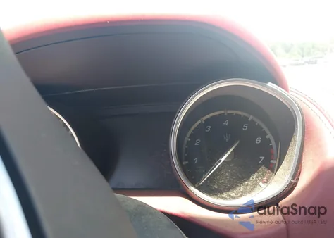 2018 Maserati Levante Gransport z USA, uszkodzony, nr VIN ZN661XUS6JX259627